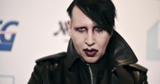 Copertina di Marilyn Manson, perquisita la sua casa a Los Angeles dopo le accuse di abusi fisici e sessuali