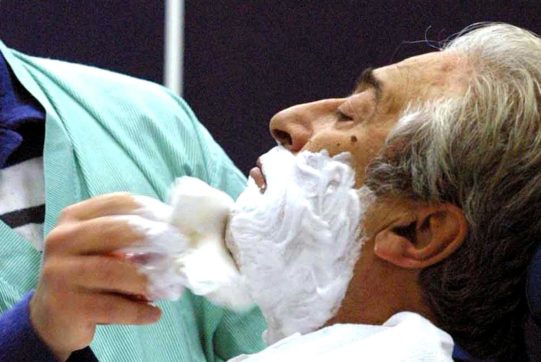 Copertina di Dal farsi la barba alla depilazione, quanto inquinano lamette usa e getta e schiume
