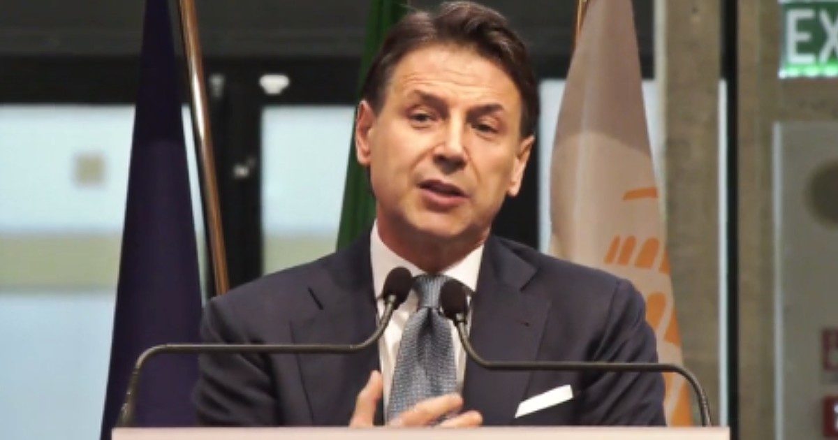 Conte: “Grillo decida se essere il genitore generoso o il padre padrone. Non può esserci leadership dimezzata”. E sfida il garante: “Sul mio statuto voti la base”