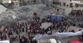 Copertina di A Gaza il concerto tra le macerie della torre dei media Al-Shuruq: i musicisti si esibiscono di fronte al palazzo distrutto a maggio – Video