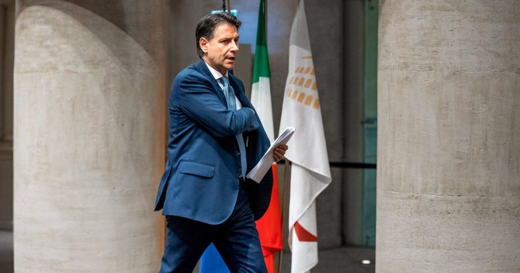 M5s, attesa per la risposta di Grillo a Conte. Di Maio si dice “ottimista”: “Vincerà il dialogo”. Sibilia: “Si parla di Statuto che nessuno ha visto”