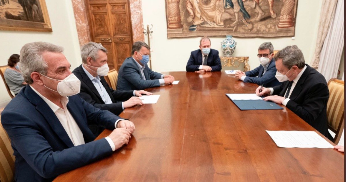 Licenziamenti, firmata l’intesa tra governo e parti sociali: le aziende useranno tutti gli ammortizzatori disponibili prima di risolvere i rapporti di lavoro