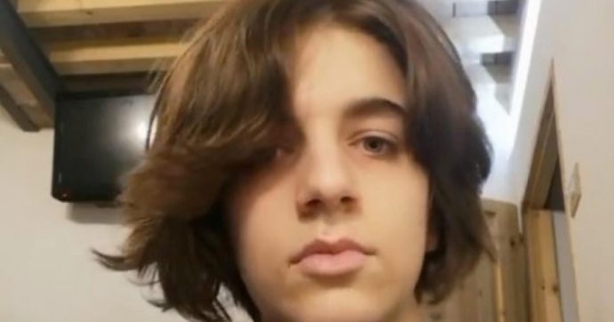 Copertina di Bologna, uccisa 16enne: coltellate a gola e torace