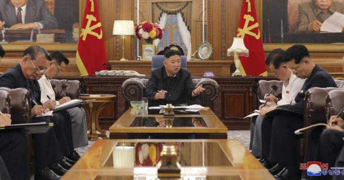 “Hanno causato grave incidente legato al Covid”: Kim Jong-un rimuove funzionari del Politburo in Corea del Nord