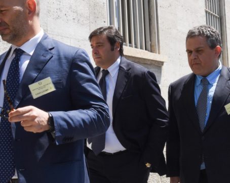 Copertina di Schiaffo all’ex consigliere del Csm Spina coinvolto nel caso Palamara: niente trasferimento