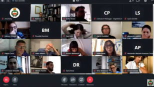 Copertina di Viareggio, per il consigliere di Fratelli d’Italia “le ragazzine in short istigano le risse tra ragazzi”. Il sindaco: “Frasi gravissime e intollerabili”