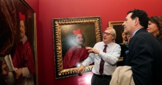 Copertina di “Autenticò quadri falsi”, Sgarbi prosciolto. Il Gup: “Il fatto non è reato”. In 19 a giudizio