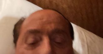 Copertina di Silvio Berlusconi, la foto a letto postata dalla fidanzata Marta Fascina