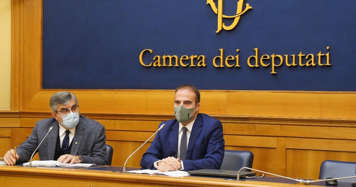 Anche sul fisco ad esultare sono la Lega e Forza Italia. Nel documento finale delle Camere sparisce la patrimoniale (citata nelle bozze). Resta la mini flat tax e spunta l’abolizione dell’Irap cara a Confindustria