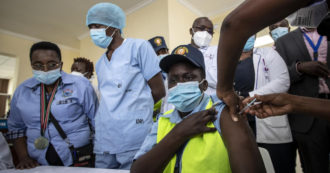 Disastro Covax, in Africa pochissimi vaccini e di qualità ancora da certificare. Per ora non danno diritto al “green pass”