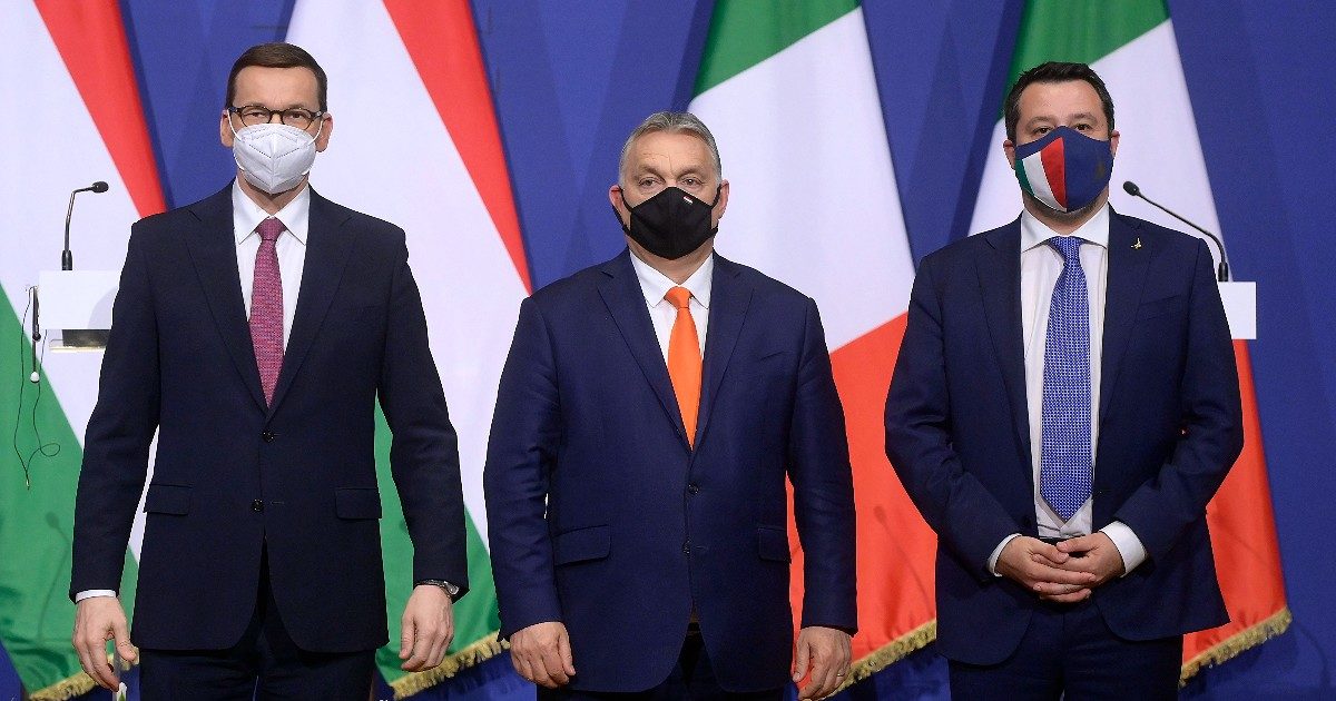 In Italia con Draghi (che vuole al Colle), in Ue i patti con Orban: la doppia linea di Salvini. Letta: “Non si possono fare entrambe le cose”