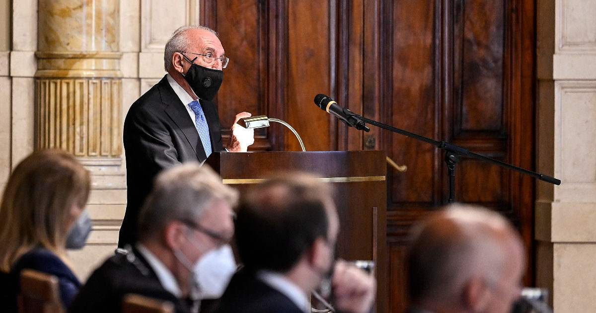 Privacy, la relazione 2020 del Garante: i social “decidono le sorti del dibattito pubblico”, la democrazia rischia di “degenerare in algocrazia”. Su del 132% i casi di pedopornografia, 1382 i furti di dati in un anno