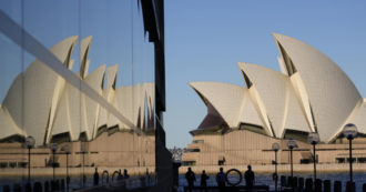 Copertina di Australia, nuovi focolai di variante delta, dimezzati gli arrivi consentiti dall’estero