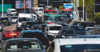 Copertina di Le quattro ruote sono al bivio: il futuro si decide entro luglio