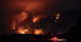Copertina di Canada, 719 morti per il caldo: “Cifra tre volte superiore alla media in questo periodo”. Oltre 130 incendi in British Columbia
