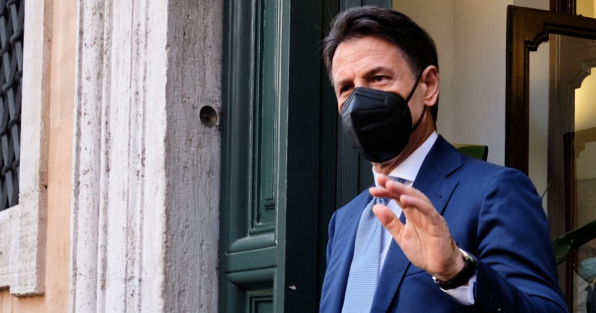 M5s, Conte ai suoi: “Bene la mediazione di Grillo, ma restino miei punti fermi”. La cena tra il garante, Fico e Di Maio ha sbloccato la situazione