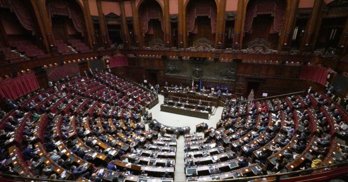 Vitalizi, ex parlamentari ora scrivono anche a Mattarella: “Intervenga, la Camera da 2 anni e mezzo non emette sentenza sui 1.400 ricorsi”