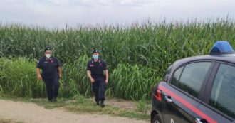 Copertina di Donne morte nel campo di mais, il 28enne alla guida del trattore: “Sono sconvolto”. Slittano le autopsie