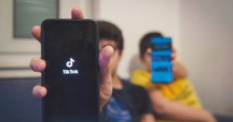 Tik Tok cancella gli under 13: ma per trovarli bisogna “spiarli”
