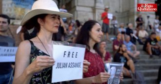 Copertina di Roma, presidio per il 50esimo compleanno di Assange: ‘Silenzio omertoso sul suo caso. Oggi qui per lui e per il nostro diritto a essere informati’