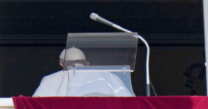 Papa Francesco operato, cos’è la stenosi diverticolare sintomatica del colon
