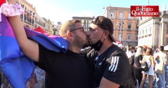 Copertina di Pride 2021, a Napoli migliaia di persone in piazza per i diritti: “Legge Zan riguarda il rispetto della persona e tutela tutti, anche chi si oppone”