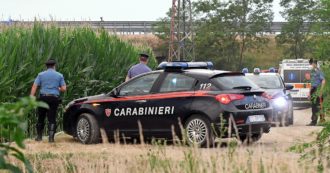 Copertina di Donne trovate morte nel campo di mais, indagato il bracciante alla guida della trebbiatrice. Disposta autopsia ed esami tossicologici