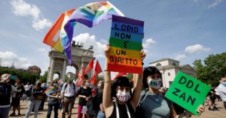 Copertina di Renzi usa Scalfarotto come cavallo di Troia per spaccare i gay a sinistra