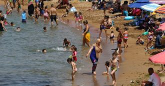 Copertina di Algeria, quasi 200 persone intossicate dopo un bagno nel Mediterraneo: “In 178 ricoverati con infezioni polmonari”
