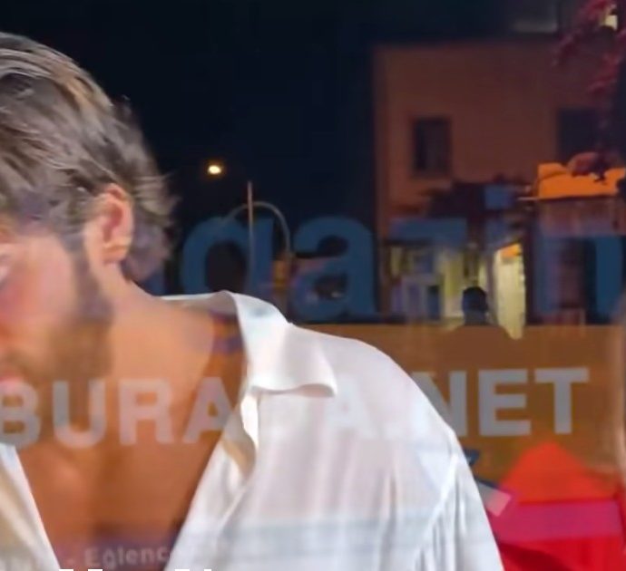 Can Yaman furioso fuori da un ristorante in Turchia. Diletta Leotta: “Non mi tirare però” (VIDEO)