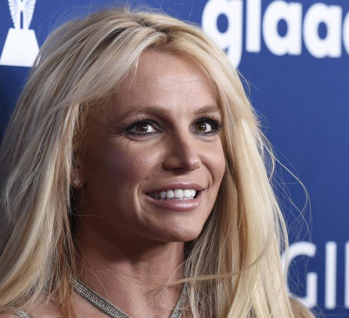 Sanremo 2023, Britney Spears posta una foto della sua esibizione all’Ariston: “Coming soon”, e i fan tornano a coltivare il sogno impossibile