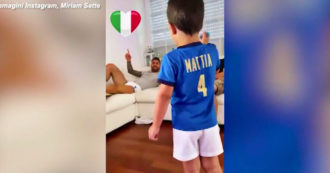 Copertina di Euro 2020, Spinazzola insegna al figlio Mattia l’inno di Mameli prima di Italia-Spagna – Video