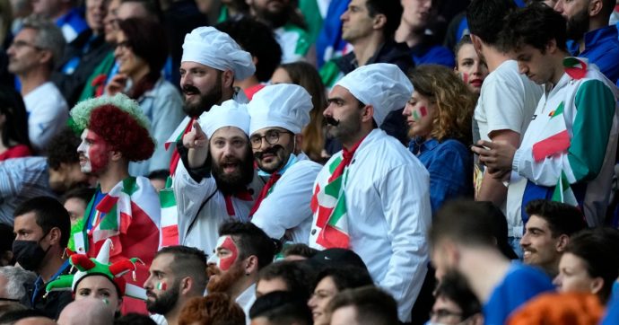 Europei 2021, l’identificazione collettiva nel luogo comune: italiani pizza, spagnoli toreri, francesi moschettieri e lo stereotipo virtuoso