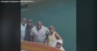 Copertina di Sorpresa in Sardegna: in vacanza a Porto Cervo ci sono Magic Johnson e Samuel L.Jackson – Video