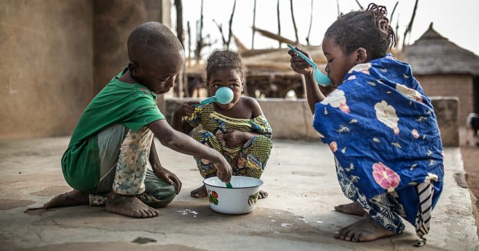 La fame e la carestia come armi, la denuncia di Oxfam: “Ogni minuto più morti che con la pandemia di Covid”