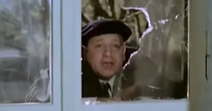 “Scusi, chi ha fatto palo?”: la scena cult di Fantozzi durante Inghilterra-Italia e tutte le volte che le due Nazionali sono finite nei film