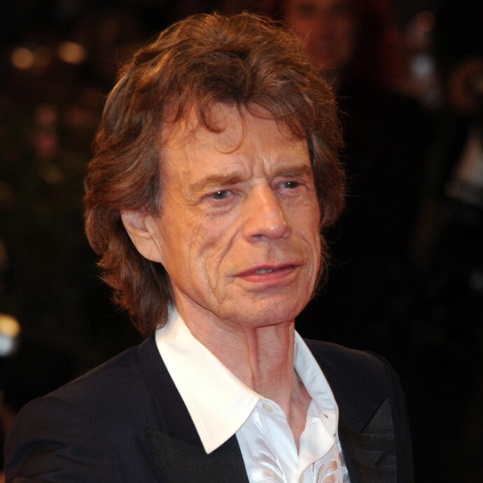 Party con Mick Jagger e Dakota Johnson fermato dai carabinieri a Stromboli: musica vietata