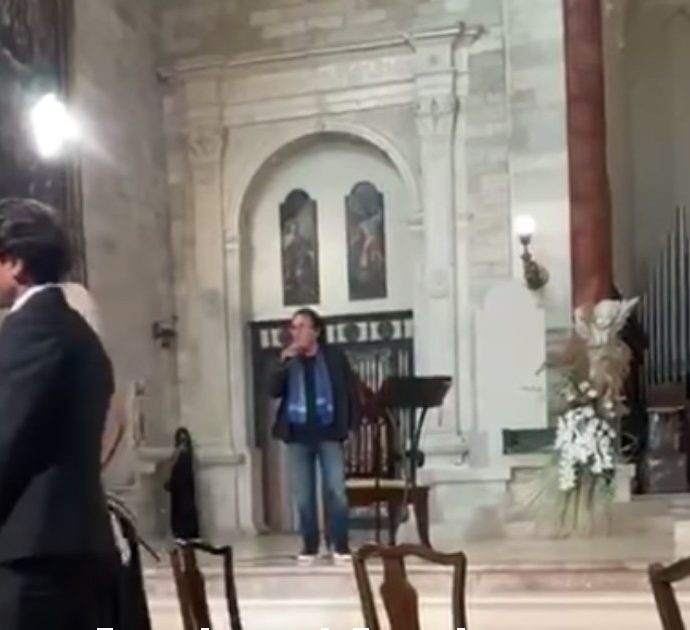 Al Bano canta in chiesta ma il vescovo si infuria: “Si esibiscano nella sala ricevimenti (VIDEO)