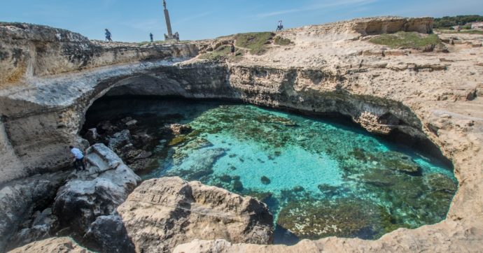 Si tuffa dalla Grotta della Poesia e si fa male alla testa, ma rifiuta il ricovero per evitare la multa per aver violato il divieto di balneazione