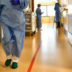 Copertina di Infermiere accusato dell’omicidio di un paziente all’ospedale di Argenta: sospetto uso di farmaco letale, arrestato
