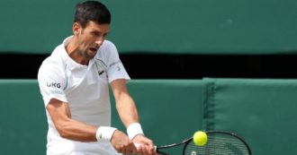 Copertina di Wimbledon, Djokovic vince 3-1 in rimonta contro Berrettini: l’azzurro k.o. con onore