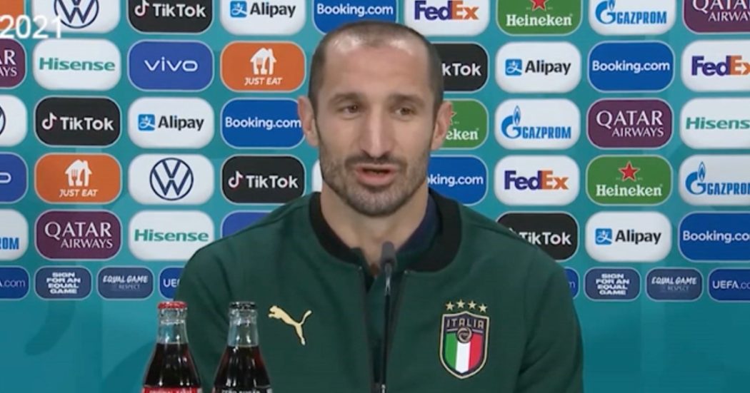 Europei, il capitano della Nazionale Chiellini alla vigilia della partita con l’Inghilterra: “La finale? Servono spensieratezza e follia”