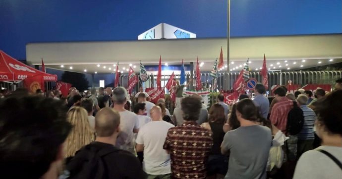 Caos licenziamenti. L’asse Salvini-Renzi contro il Reddito