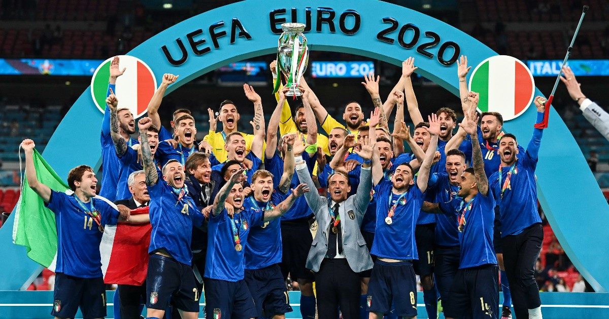 Italia campione d’Europa, la finale degli Europei fa esplodere l’Auditel: 83,5% di share, un record. Tutti incollati allo schermo fino a mezzanotte