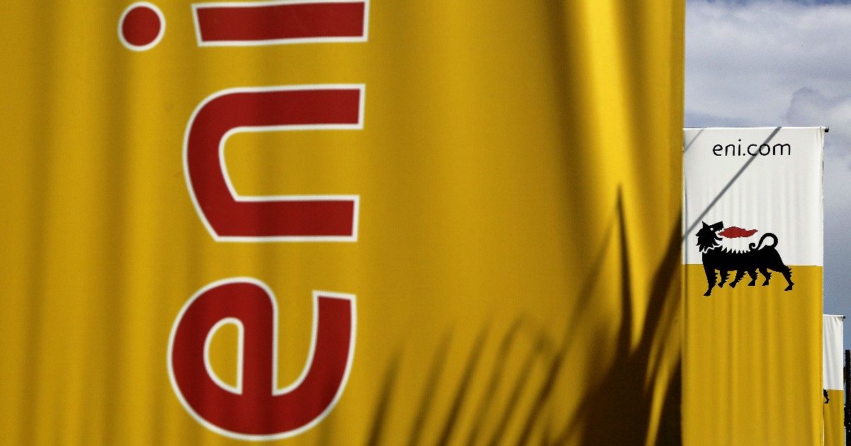 Dopo le sanzioni per danni ai consumatori Eni Gas e Luce diventa società benefit e punta sul verde. Gli ambientalisti: “È greenwashing”