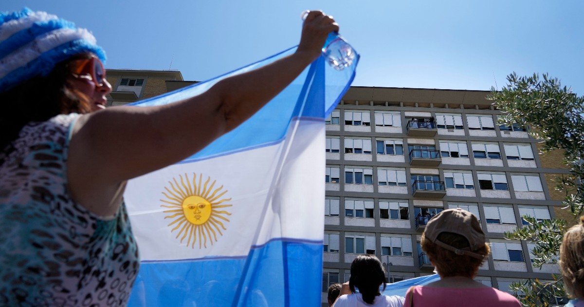 Doblete del Papa Francisco: “Alegría por la victoria de Argentina e Italia”