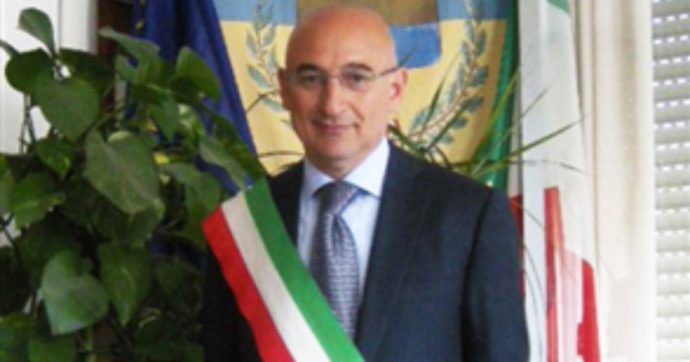 Calabria, arrestato il sindaco di Trebisacce: “Irregolarità nella raccolta firme della sua lista per le elezioni regionali, truffa e concussione”