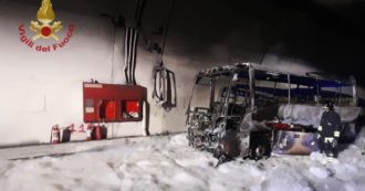 Copertina di Lecco, autista mette in salvo 24 ragazzini da un incendio di un bus in galleria. Nessun ferito