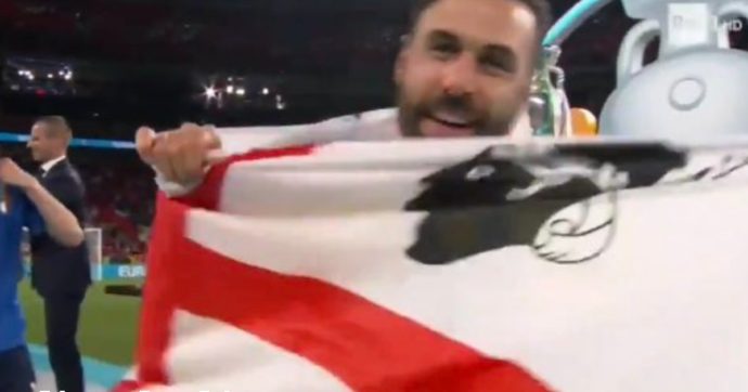 Italia campione d’Europa, Sirigu “mostra la bandiera sarda e gli inglesi applaudono pensando sia la loro”