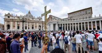 Copertina di “Opere di carità del Papa” I bonifici-truffa in Vaticano